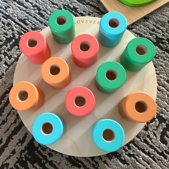 Like new love every wooden peg board - Picture 3 of 3